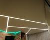 02.10.2020 - Натяжной потолок со световыми линиями и парящей подсветкой на стене с кирпичиками - Фото №3