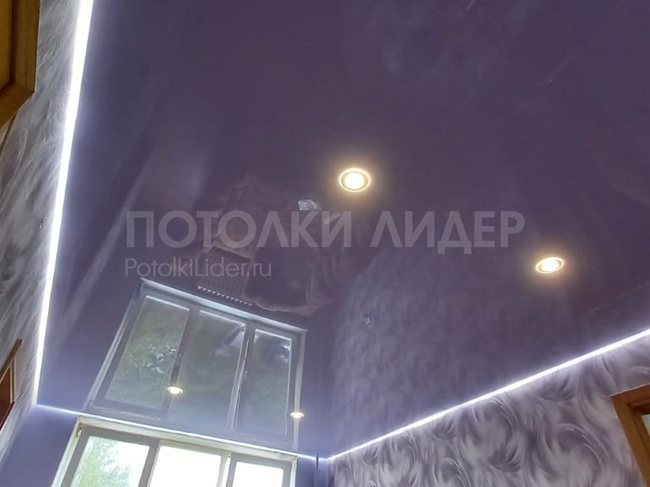 10.08.2020 - Глянцевый, сиреневый, парящий натяжной потолок марки MSD